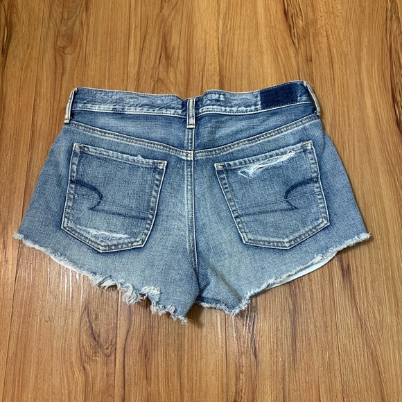 AEO Vintage Hi-Rise Festival Distressed Jean Short - Picture 3 of 13
